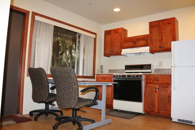 Kitchen - 2105 Via Venado St