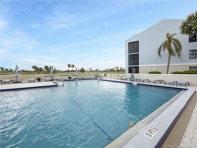 Foto del edificio - 10 NE Plantation Rd