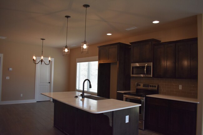 Foto del edificio - Upscale 4 Bedroom 3.5 Bathroom In The Heart of Fayetteville!!