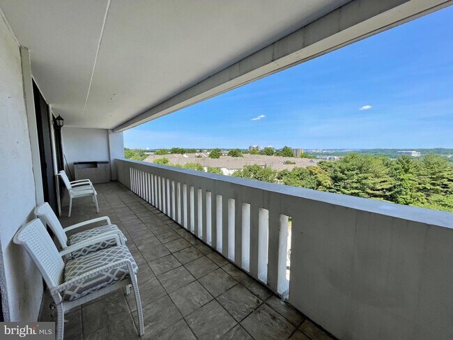 Foto del edificio - 6101 Edsall Rd