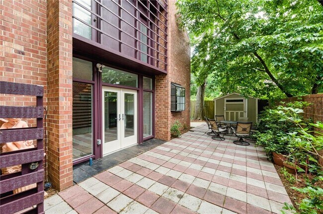 Foto del edificio - 650 Cleburne Terrace NE