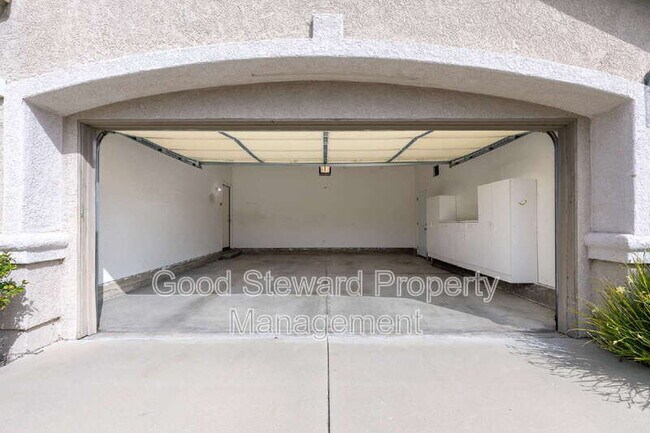 Building Photo - 3537 E Barrington Dr