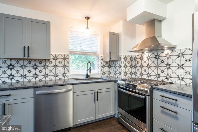 Building Photo - 6993 Silverwood St