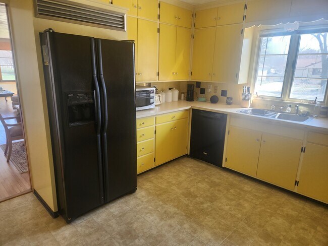 Kitchen - 2327 18th Ave NW