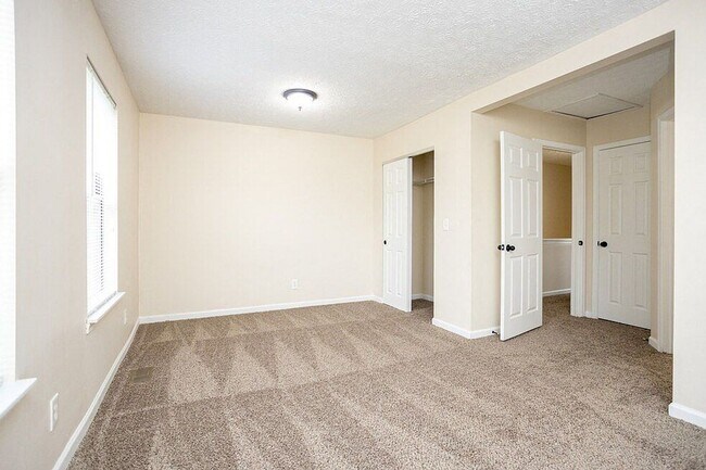 Foto del edificio - 5591 Rustling Way Ln