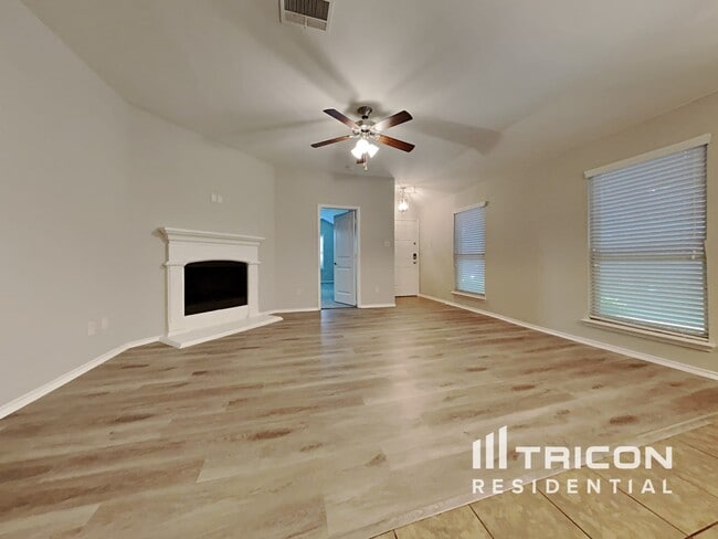 Building Photo - 1625 Applegate Way