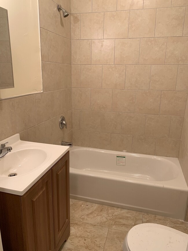 Foto del edificio - 79 Winans Ave