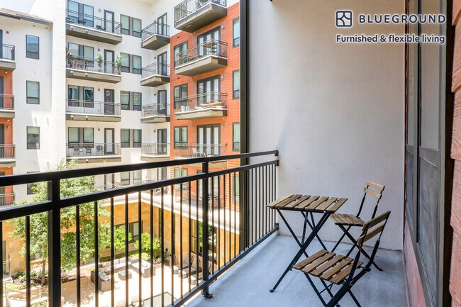 Foto del edificio - 3201 Esperanza Crossing