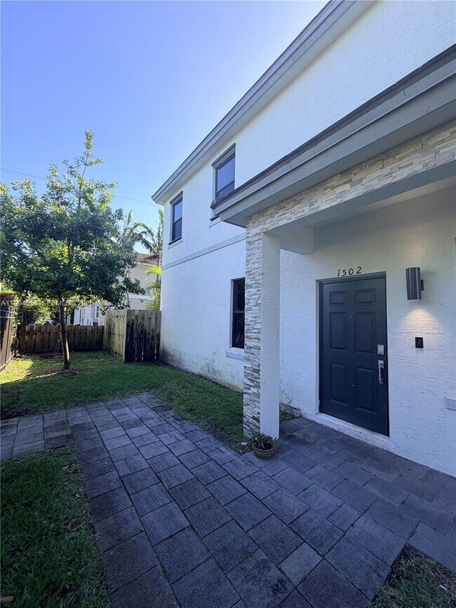 Building Photo - 1502 SW 29th St