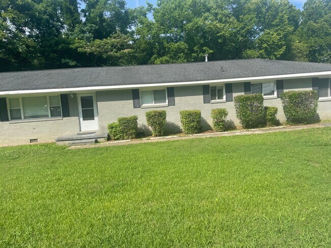 Building Photo - 3816 Bennett Rd