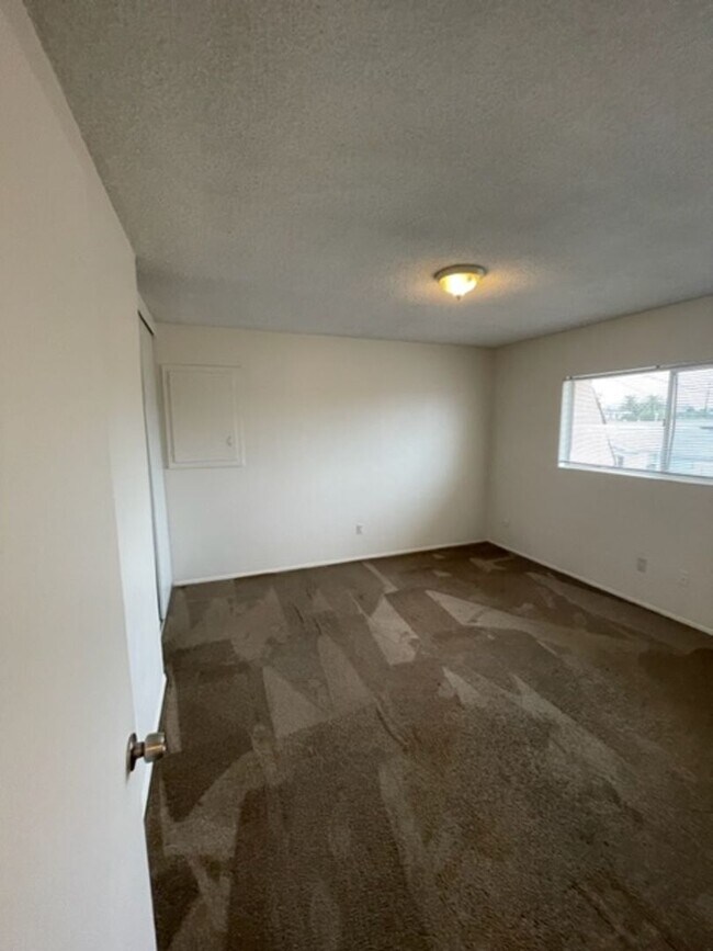 Building Photo - 453-455 Park Way