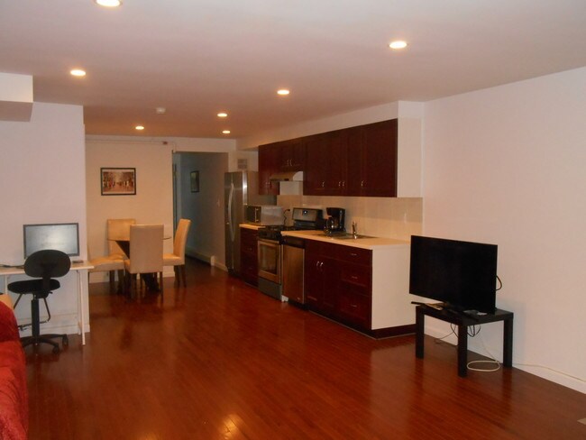 Building Photo - 342 Halsey St