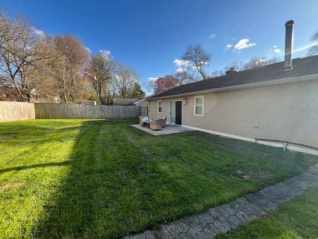 Building Photo - 703 Brook Dr