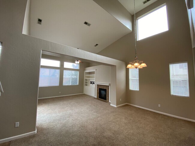 Foto del edificio - Very nice NW Visalia house in gated community