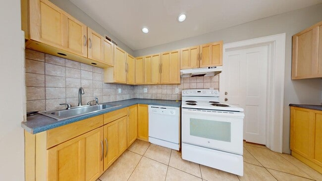 Building Photo - 1115 W 49th St