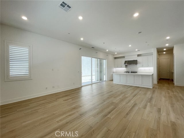 Building Photo - 105 Sawbuck