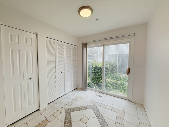 Foto del edificio - 2554 Dickens Dr