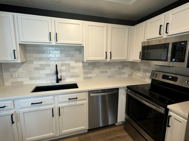 Building Photo - 14190 S Flowerfield Cir