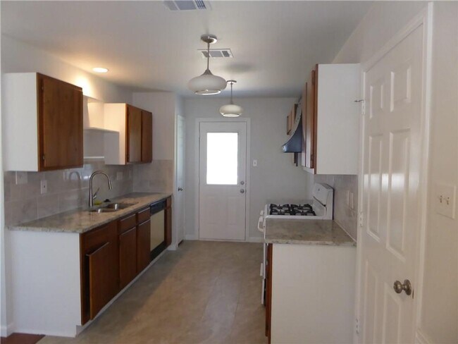 Foto del edificio - Available October: Well maintained Gracywo...