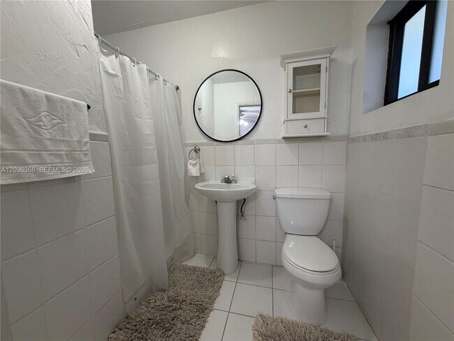 Foto del edificio - 1061 NE 137th St