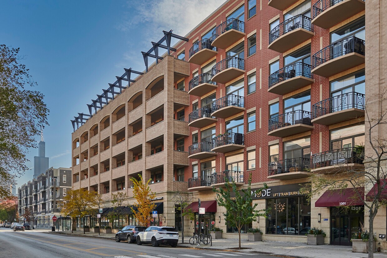 Primary Photo - 1301 W Madison St