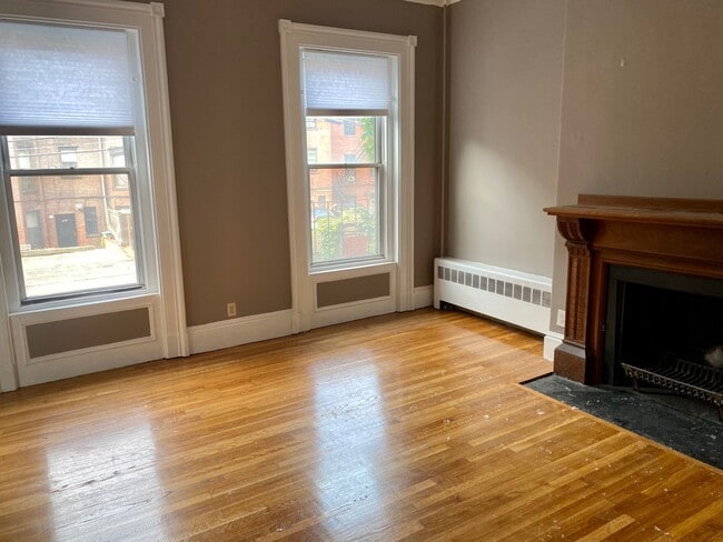 Building Photo - 387 Marlborough St