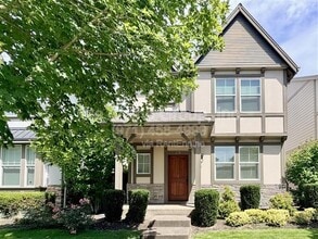 Building Photo - 378 SW Mitchum Terrace