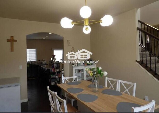 Foto del edificio - Spacious 4 Bed 3 Bath home in Stingray Park