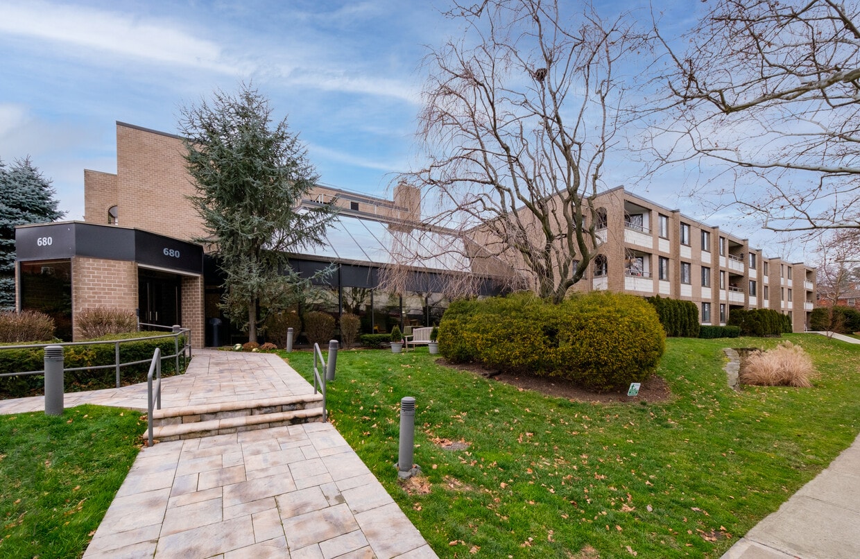 680 W Boston Post Rd Unit 2s, Mamaroneck, NY 10543 Condo for Rent in