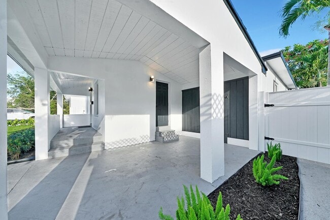 Photo - 1108 NE 16TH ST FORT LAUDERDALE, FL 33304 House