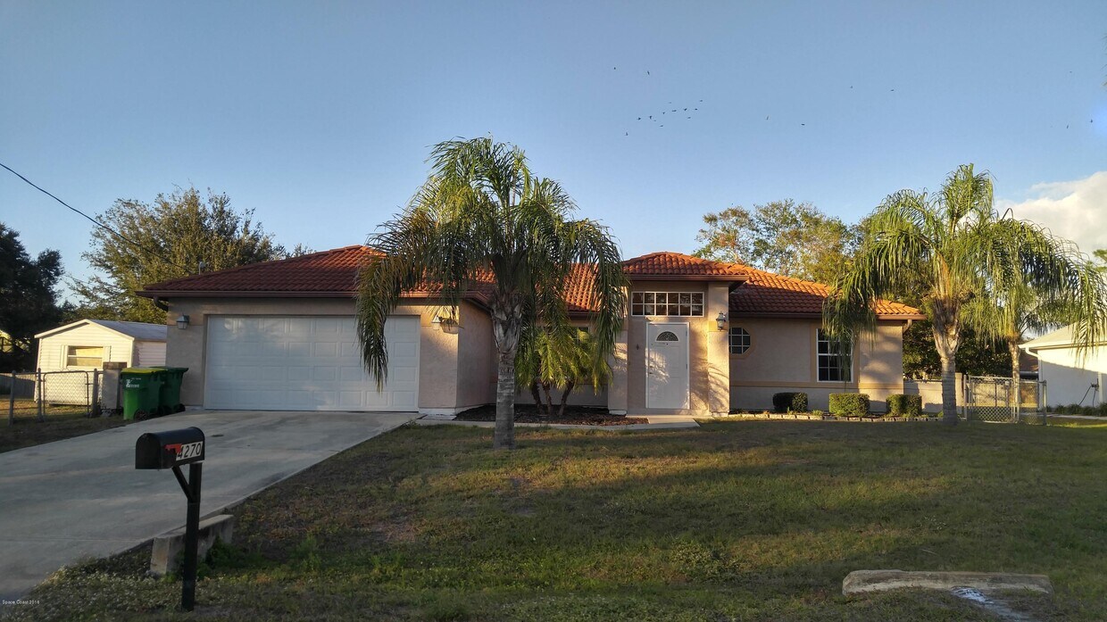 Primary Photo - 4270 Fairfax St