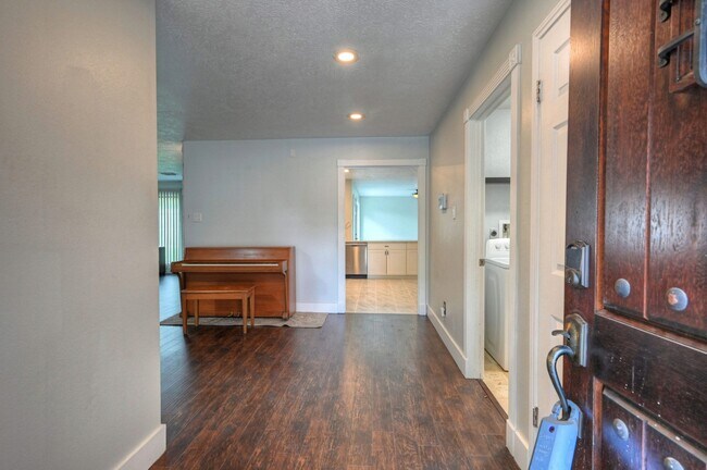 Building Photo - 5103 Temple Bell Dr