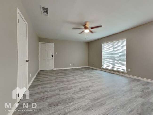 Building Photo - 1507 Cardinal Dr