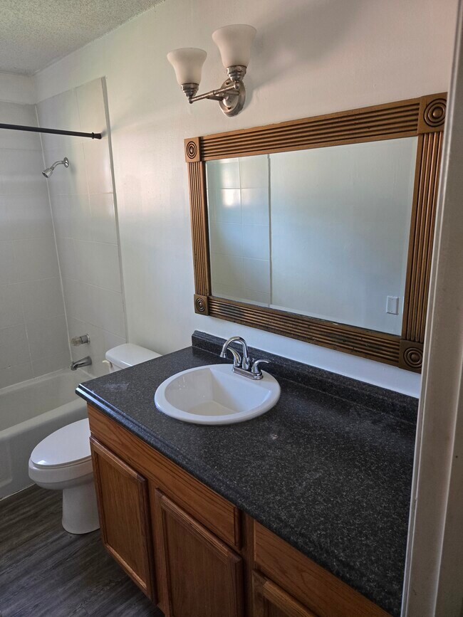 Foto del edificio - 6212 Walden Ave