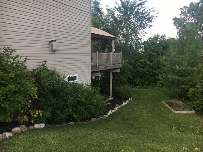 Building Photo - 10105 Edgewater Trail