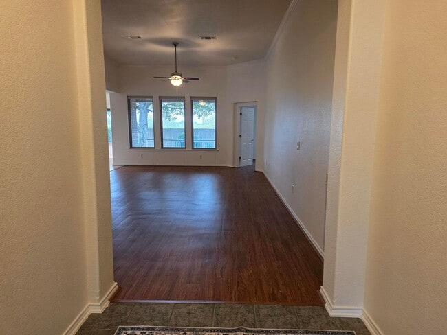 Building Photo - FOR LEASE!!