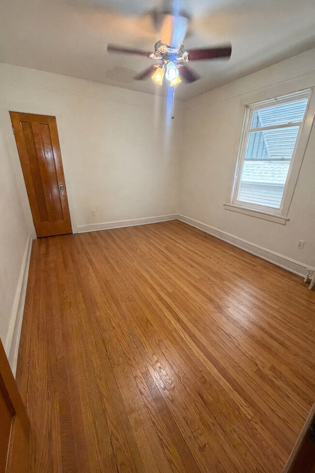 Building Photo - 5434 W School St