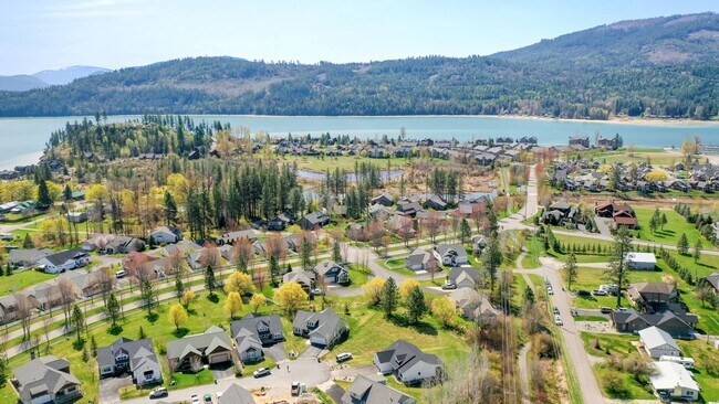Building Photo - Beautiful Dover Bay Home