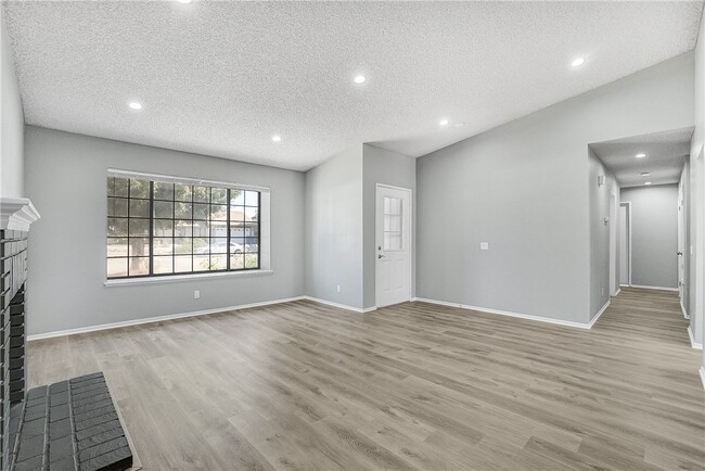 Building Photo - 1721 Viridan Ave