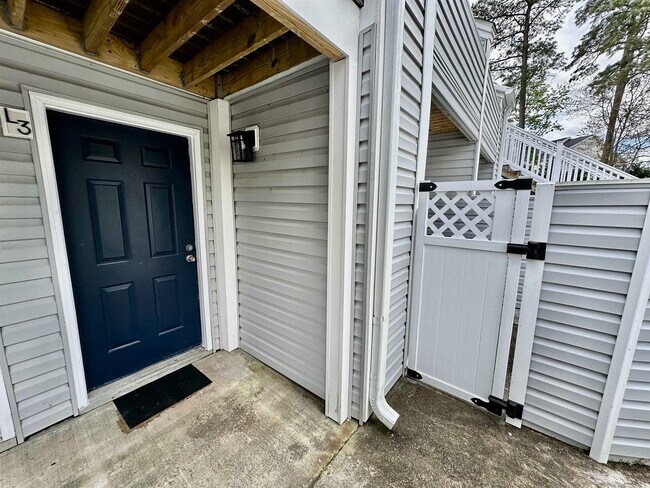 Building Photo - 400 Cambridge Cir