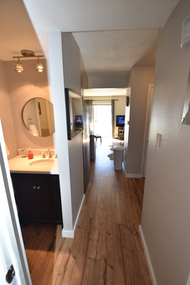 Foto del edificio - 833 Straight Creek Dr