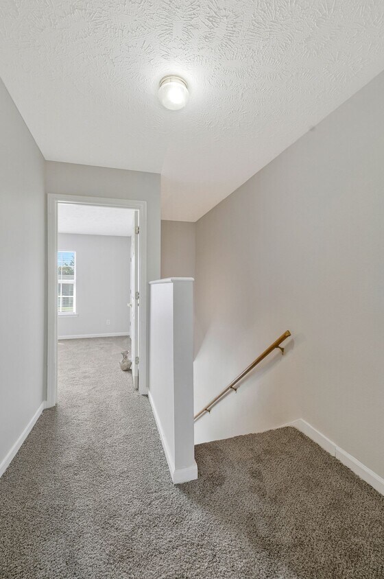 Foto principal - 1515 Center Pointe Dr