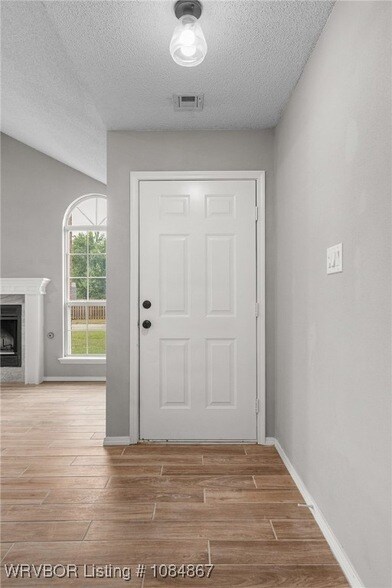 Foto del edificio - 1561 Whippoorwill Dr