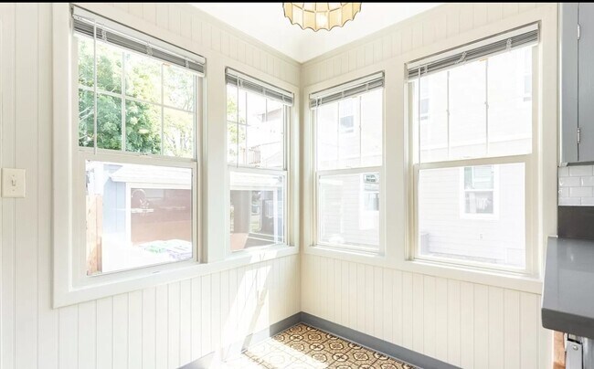 Foto del edificio - 6613 N Amherst St