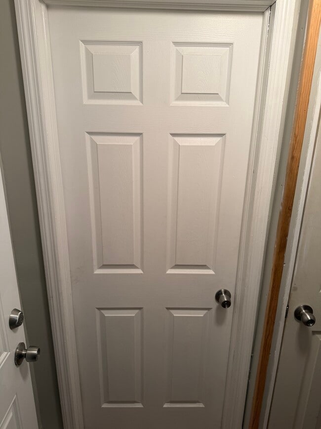 Building Photo - 805 E 52nd St