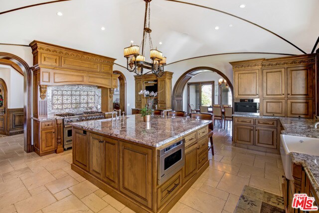 Building Photo - 2500 Barrymore Dr