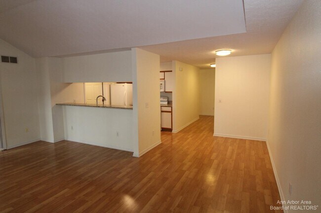 Building Photo - 1411 Heatherwood Ln
