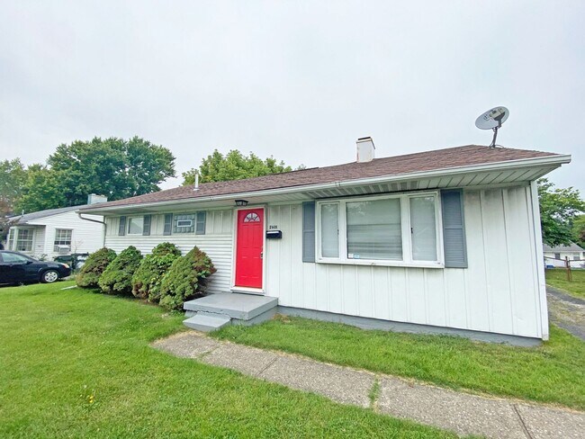 Building Photo - Dorothy's Favorite Ranch **Move in Special...