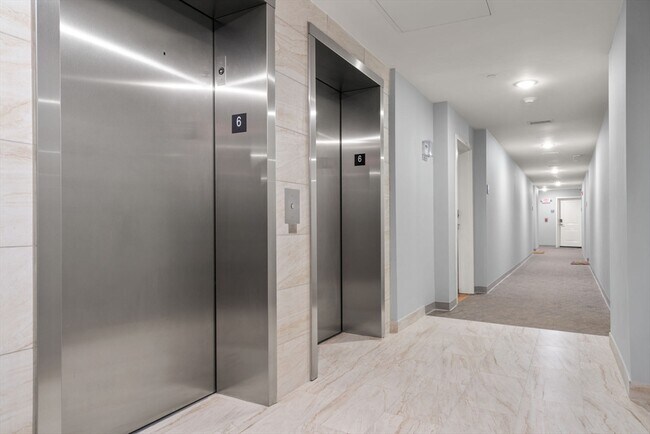 Building Photo - 10 Taber St