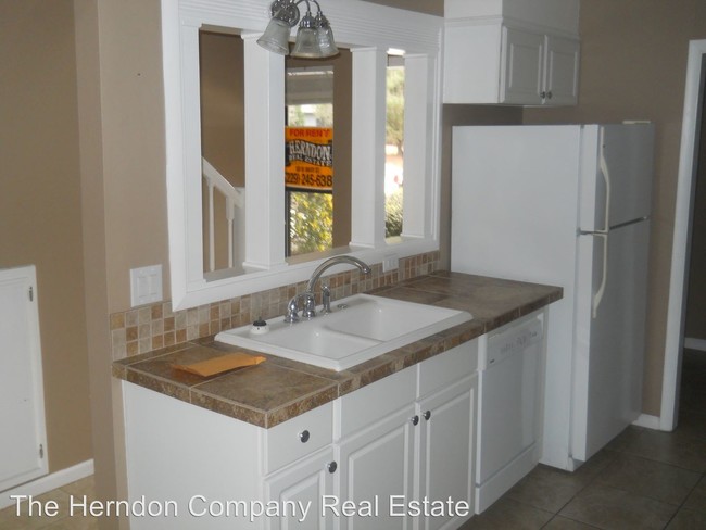 Building Photo - 2 br, 1.5 bath House - 5241 Old US 41 S